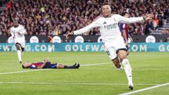 Mbapp�, celebrando su segundo gol al Barcelona.
