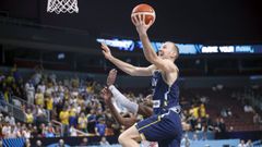 El bosnio Adin Vrabac, en un partido del Eurobasket 2025 contra Polonia.