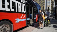 Un bus h�brido visit� Ourense con motivo de la Semana Europea de Movilidad del a�o 2019 (en la foto). La licitaci�n planteada ahora prev� la adquisici�n de diez autobuses 100 % el�ctricos.
