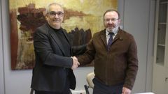 El diputado de Patrimonio, Xos L. Penas, y el alcalde de Malpica, Eduardo Parga