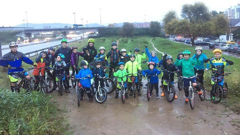 Los chavales del Club BikeTrial Gij�n, en una escapada al viejo �el Campillo�..Los chavales del Club BikeTrial Gij�n, en una escapada al viejo �el Campillo�.