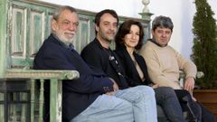 Jorge D�az, Agust�n Mart�nez y Antonio Mercero, ganadores del �ltimo premio Planeta bajo el seud�nimo de Carmen Mola, y la finalista Paloma S�nchez-Garnica, en una visita promocional a Santiago.