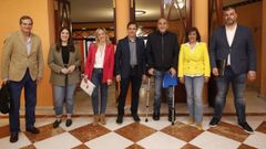 Miriam Berm�dez (BNG), Mar�a Loureiro (PSOE) y Bernardo Fraga (Por Viveiro), en una imagen del debate electoral organizado por La Voz, negocian para alcanzar un acuerdo sobre el futuro gobierno local de Viveiro