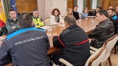 Mar�a Rivas (en el centro), hizo un llamamiento a que se cumplan las normas y se respeten las se�ales e indicaciones del personal