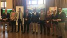 De izquierda a derecha: El concejal de Turismo, Deportes, Festejos y Juventud, Jes�s Mart�nez; el alcalde de Pravia, David �lvarez; el director de la Vuelta Ciclista a Espa�a, Javier Guill�n; el consejero de Empleo, Industria y Turismo, Isaac Pola; el viceconsejero de Cultura y Deporte, Vicente Dom�nguez; el alcalde de Tineo, Jos� Ram�n Feito; la alcaldesa de Lena, Gema �lvarez; el alcalde de Cangas del Narcea, Jos� V�ctor Rodr�guez; y el director general de Comercio y Turismo, Juli� Gonz�lez Zapico.