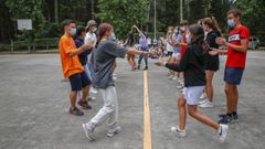 Los chicos acaban el campamento de verano.