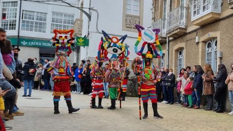 Cientos de personas participaron en la Mascarada Ibrica 