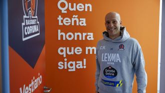 Carles Marco, entrenador del Leyma Coru&ntilde;a