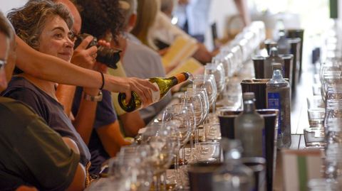La degustación tuvo como escenario la sala de catas de la bodega