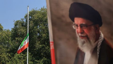 Una fotograf�a del l�der supremo iran�, Al� Jamen�i.