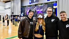 Lode con Julia Pericas, Alberto y David, mientras al fondo Sam V�zquez realizaba su sesi�n formativa