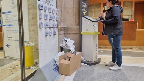 Estado de las dependencias de Correos en Ourense por la huelga del personal de limpieza