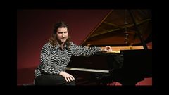 El intérprete Marco Mezquida (Menorca, 1987), retratado ante el piano.