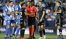 Joselu Pulido Santana Javi Hernandez Carlos Hernandez Ndiaye Adrian Pau Luis Hernandez Malaga Real Oviedo La Rosaleda.Joselu protesta una acci�n a Pulido Santana durante el encuentro