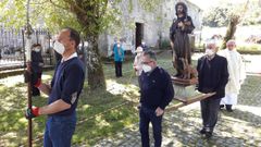 La misa y la procesi�n se celebraron dentro del recinto del atrio de la iglesia de San Salvador de Asma