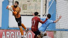 Ayoub realiza una intervenci�n en el encuentro de la pasada ante el Somozas disputado en el Kiko Rey de Cantarrana