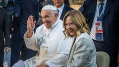El papa Francisco y Meloni, el viernes durante el foro del G7.