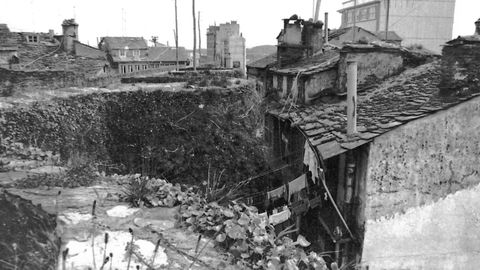 Imagen de 1972 desde el adarve de la Muralla de Lugo