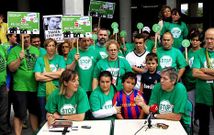 El colectivo Stop Desahucios apoy� en julio a una hipotecada de Navia expulsada de su piso.