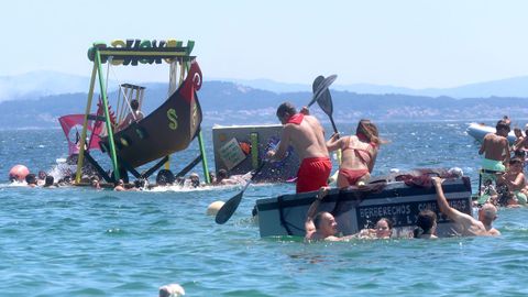 Festa da Dorna: Rejata de Embarcasi�ns feitas a machada e pan de millo na playa de Coroso