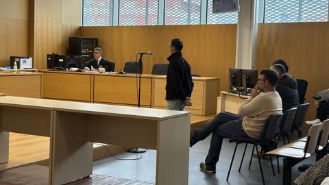 Los acusados se levantaron del banquillo solo para decir que no quer�an declarar