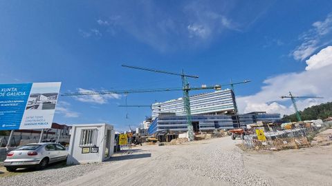 La Xunta prevé poner en servicio el nuevo edificio del hospital Gran Montecelo de Pontevedra en el 2024. Después, en el 2025, se ejecutará el párking y la cafetería