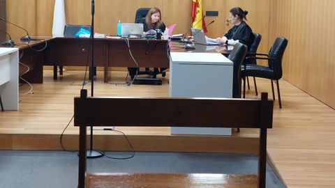 La magistrada y la fiscala del juicio, antes de la vista