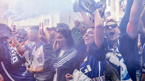 As fue el emocionante recibimiento al autobs del Real Oviedo antes del choque ante el Almera