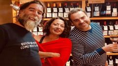 Roberto Regal, a la derecha, Pilar Higuero y Jos� Crusat, tres de los bodegueros que participan en la iniciativa 
