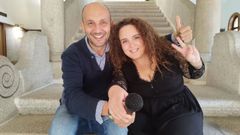 El alcalde de O Porri�o, Alejandro Lorenzo, con la cantante Noem�