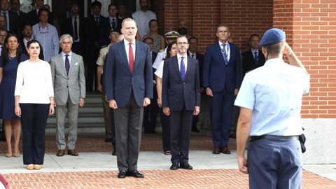 Felipe VI durante el izado de bandera por el aniversario de su nombramiento.