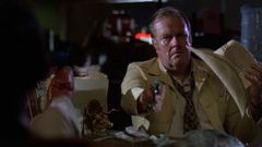 M. Emmet Walsh, como el detective privado �al estilo tejano� Loren Visser.
