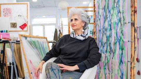 Mar�a Feijoo en su tienda-taller del barrio de Conxo, en Santiago.