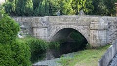 Puente medieval sobre el r�o Mendo