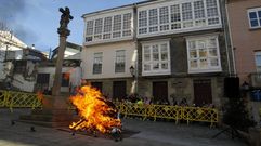 Imaxes que deixou a queima de comadres de Monforte
