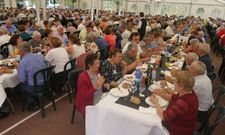 En la animada Festa da Terceira Idade de Touro participaron unos 800 vecinos de las 19 parroquias.