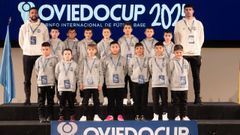 Los integrantes del equipo benjam�n del Club de Campo que se alzaron con la copa de plata en la Oviedo Cup.