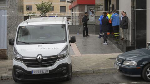 Vista del edificio de la calle Facetos de Oviedo donde dos nias de unos 10 aos han muerto este viernes al precipitarse por el patio de luces