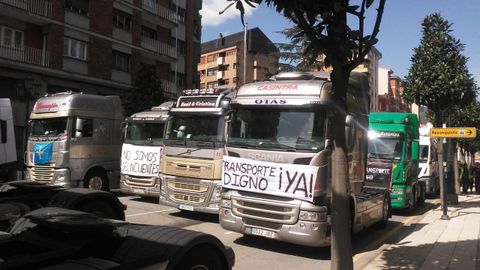 Protesta de camiones en Oviedo