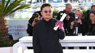 Triunfador en Cannes. El joven cineasta chino Bi Gan (Guizhou, 1989) se hizo en el festival de Cannes del 2025 con el premio especial del Jurado por su largometraje &laquo;Resurrection&raquo;, un prodigio de la imaginaci&oacute;n, se dijo entonces, que esta semana llega a las salas comerciales espa&ntilde;olas.