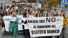 Concentraci�n de m�dicos del CHUO, en Ourense, en contra del estatuto marco, en una foto del pasado mes de diciembre