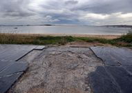 El paseo presenta desperfectos en varios puntos. 