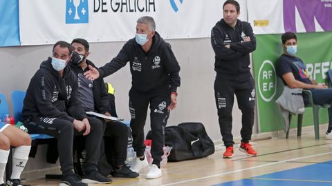Raúl Jiménez, en el banquillo del Marín, en el año que lo dirigió en Primera División