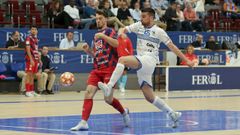 Kevin Chis prueba un disparo en el primer partido de la eliminatoria entre O Parrulo y el Alzira.