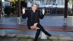 Mari�, en la plaza del Concello ribeirense, donde a�n cuelga el cartel de apoyo a Tanxugueiras.