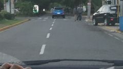 Una de las v�ctimas hizo una foto desde su coche del todoterreno azul desde el que les dispararon