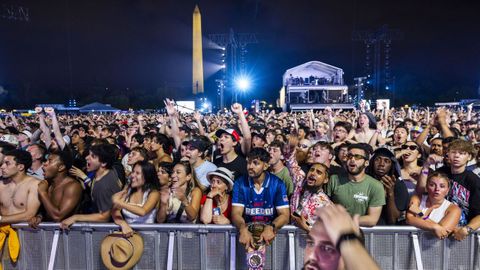 Miles de personas en el cumplea�os de Trump
