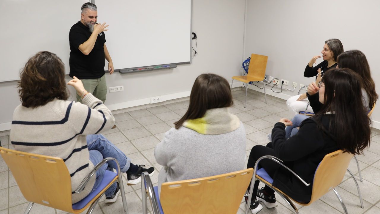 Una nueva oportunidad en A Coruña para aprender Lengua de Signos Española