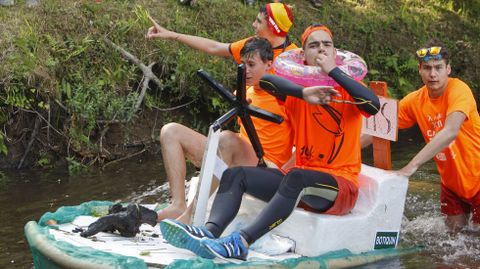 El tiempo acompa a los participantes y asistentes del XVIII descenso por el ro Anllns que cada ao se celebra por San Xon