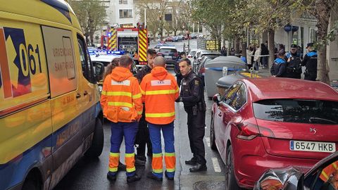 Efectivos desplazados a paseo de Ronda, en A Coru�a, tras una tentativa de homicidio